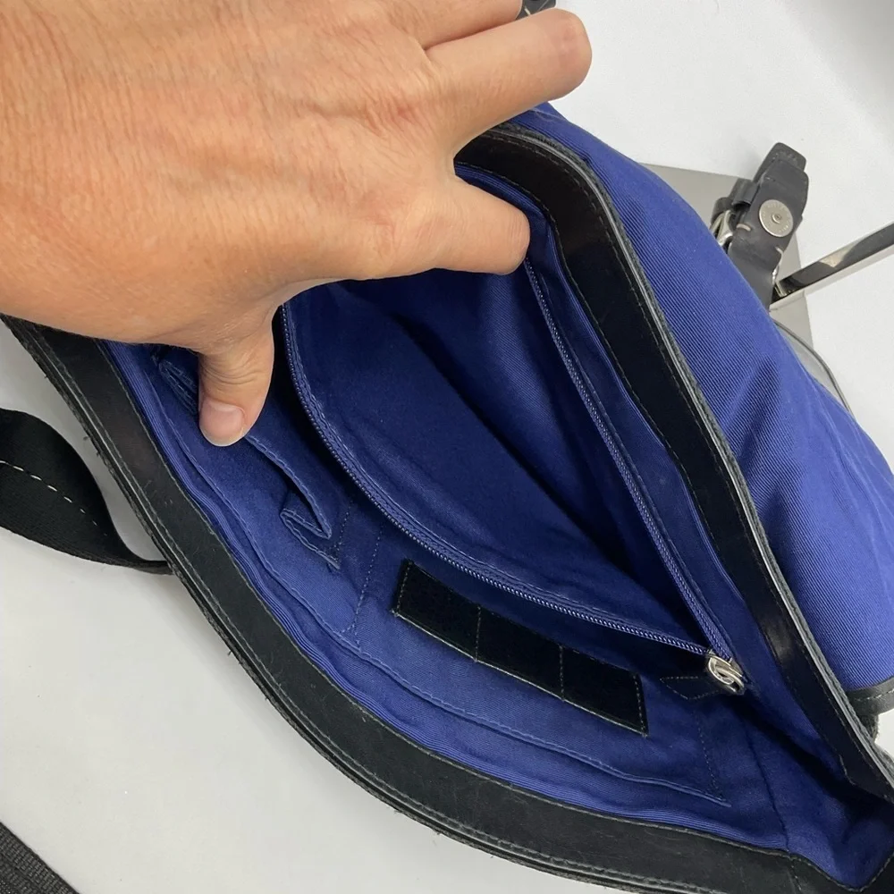 COACH SIGNATURE VOYAGER MESSENGER BAG - Picture 6 of 10